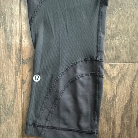 Lululemon Black Crop leggings - Picture 4 of 16